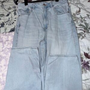 American Eagle Women’s Mom Jean